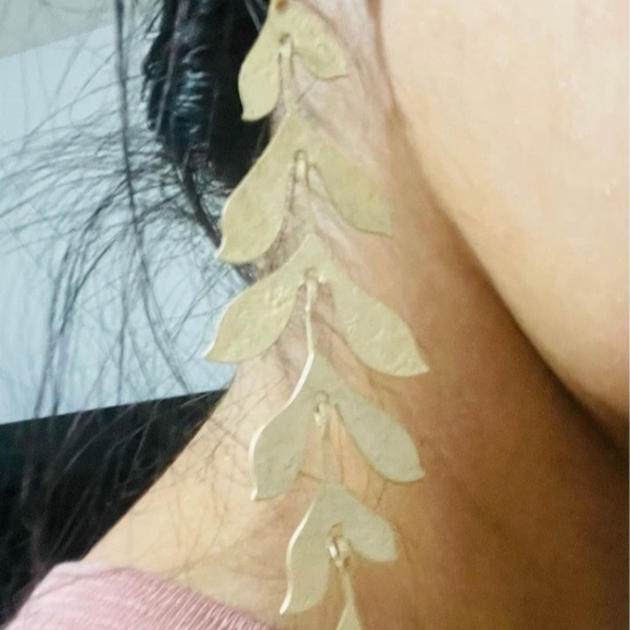 Golden earrings - Picture 3 of 3